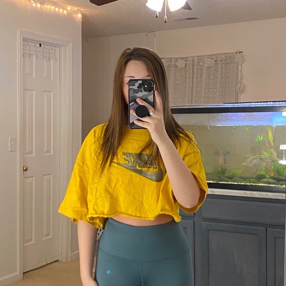 yellow Nike distressed crop top - Picture 2 of 4